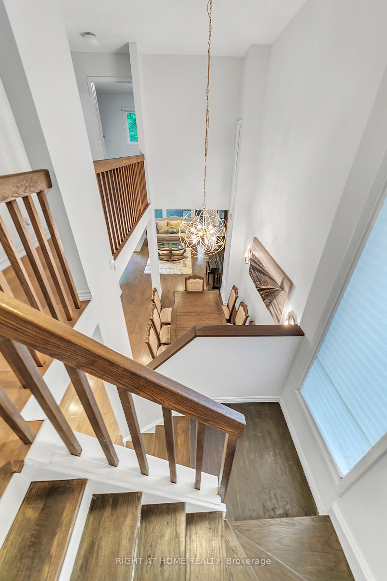 Photo 29 of 302 Mullen Drive, Vaughan, Brownridge — HOMEH