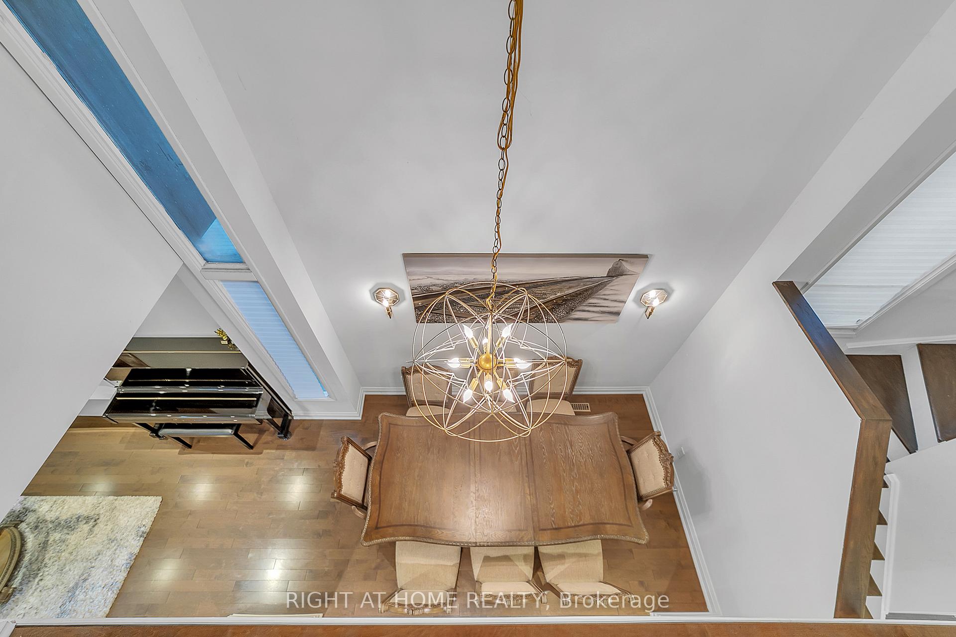 Photo 30 of 302 Mullen Drive, Vaughan, Brownridge — HOMEH