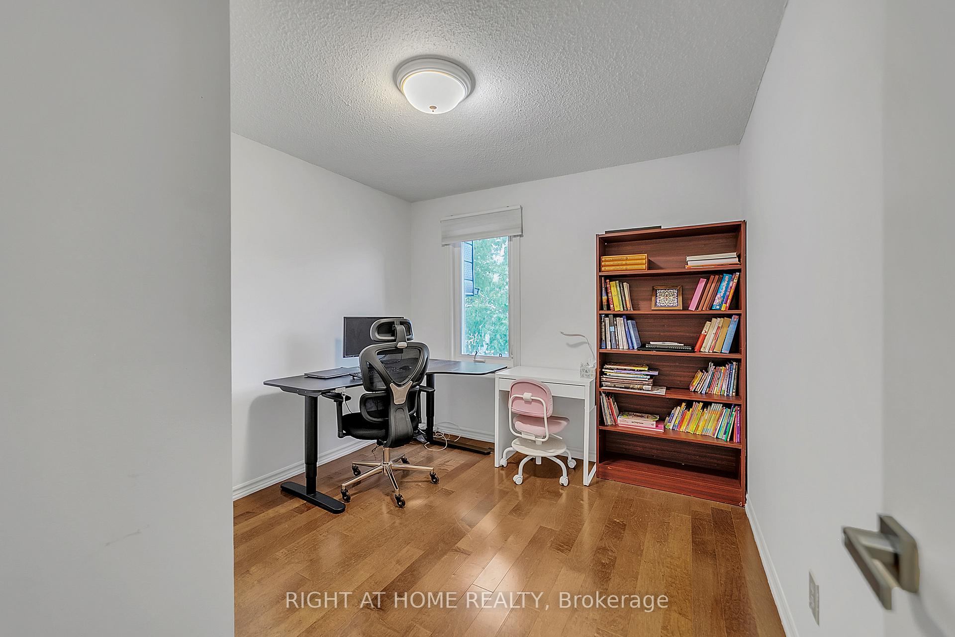 Photo 31 of 302 Mullen Drive, Vaughan, Brownridge — HOMEH