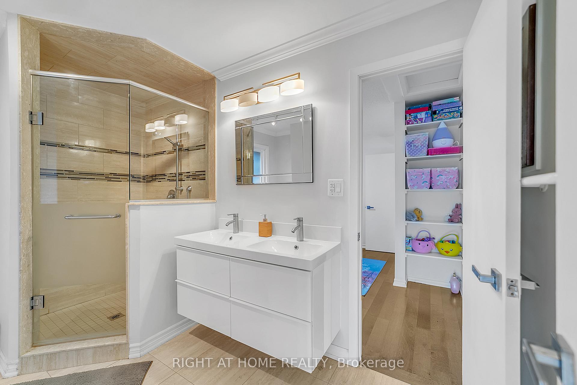 Photo 34 of 302 Mullen Drive, Vaughan, Brownridge — HOMEH