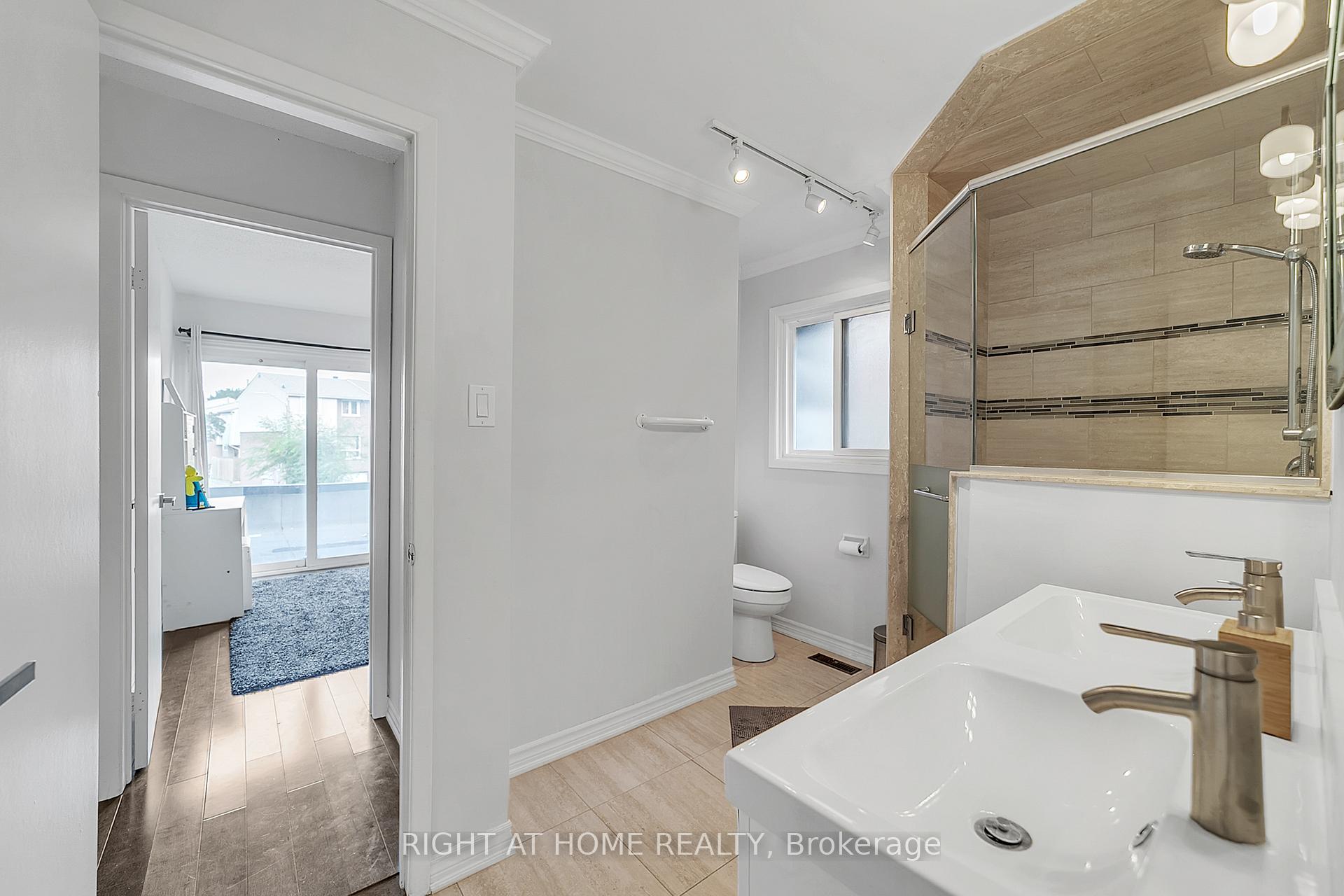 Photo 35 of 302 Mullen Drive, Vaughan, Brownridge — HOMEH