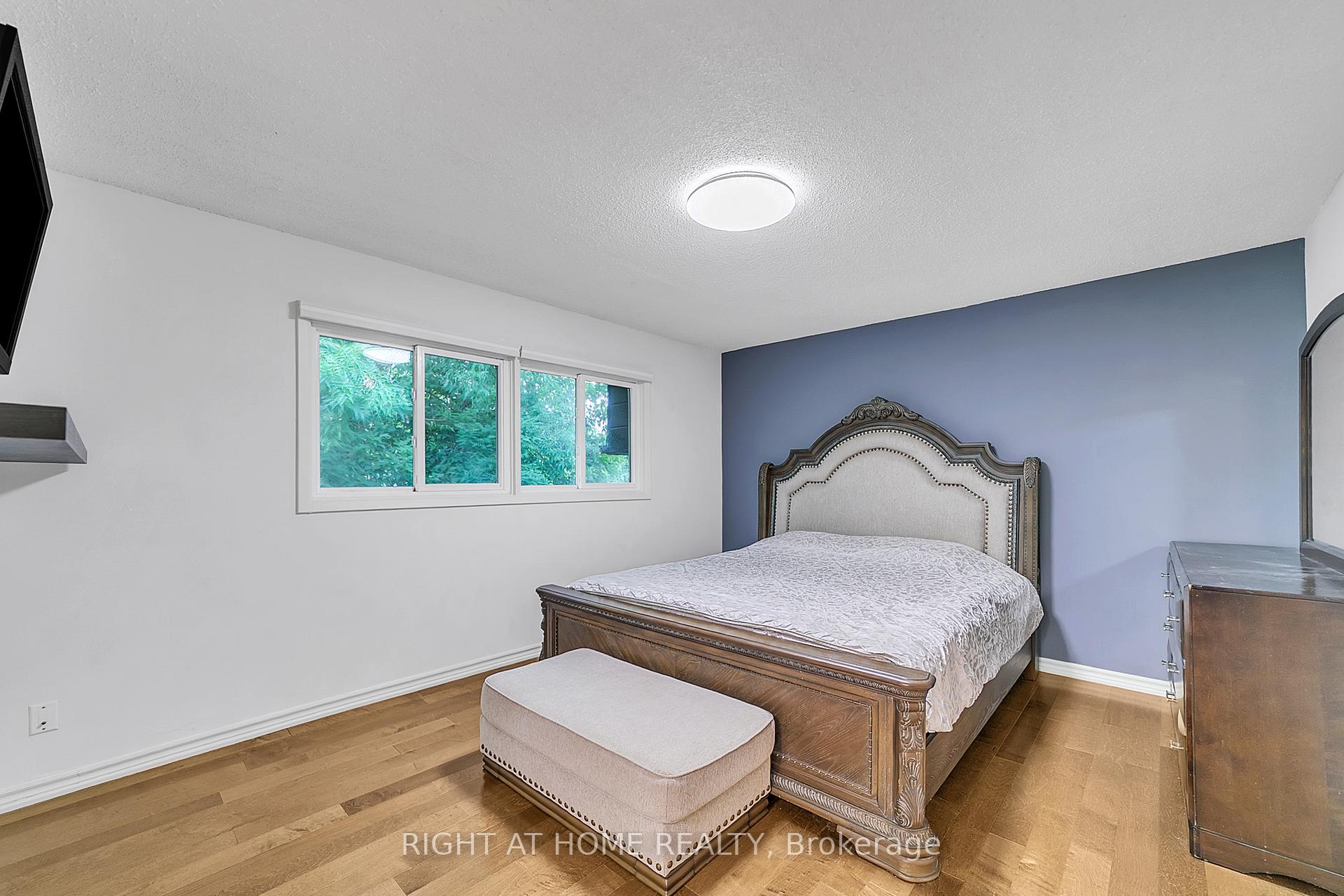 Photo 37 of 302 Mullen Drive, Vaughan, Brownridge — HOMEH