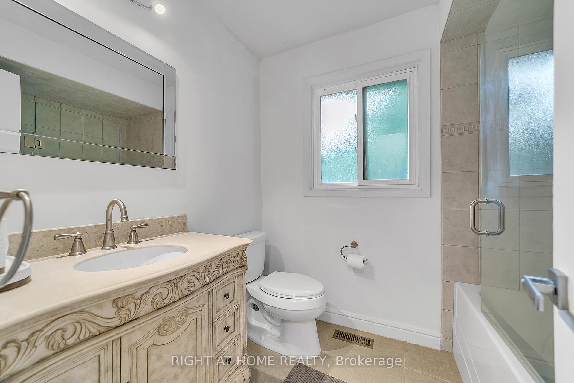 Photo 39 of 302 Mullen Drive, Vaughan, Brownridge — HOMEH