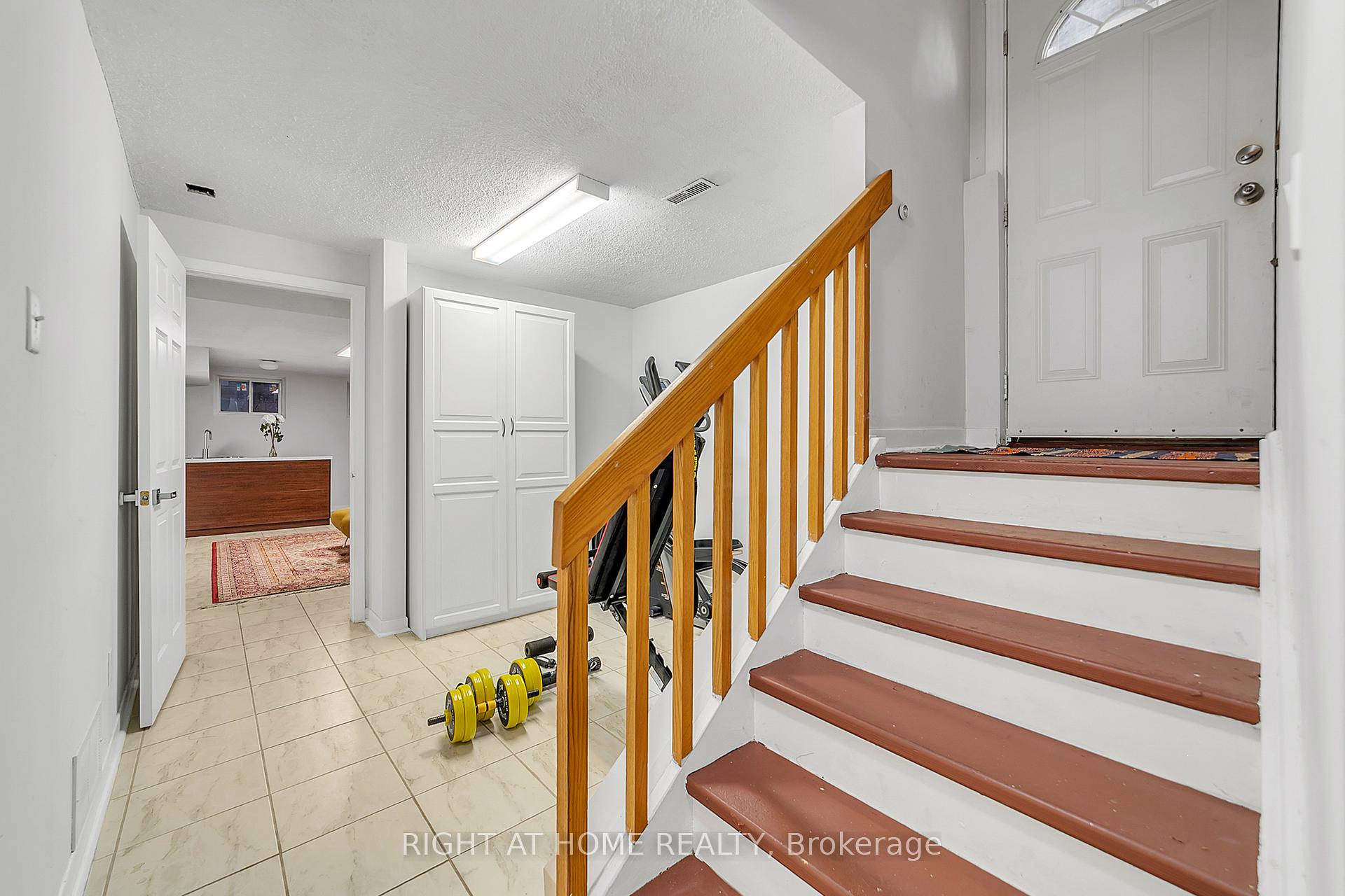 Photo 41 of 302 Mullen Drive, Vaughan, Brownridge — HOMEH