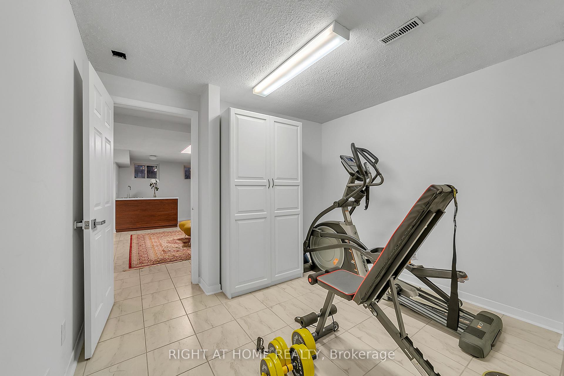 Photo 42 of 302 Mullen Drive, Vaughan, Brownridge — HOMEH