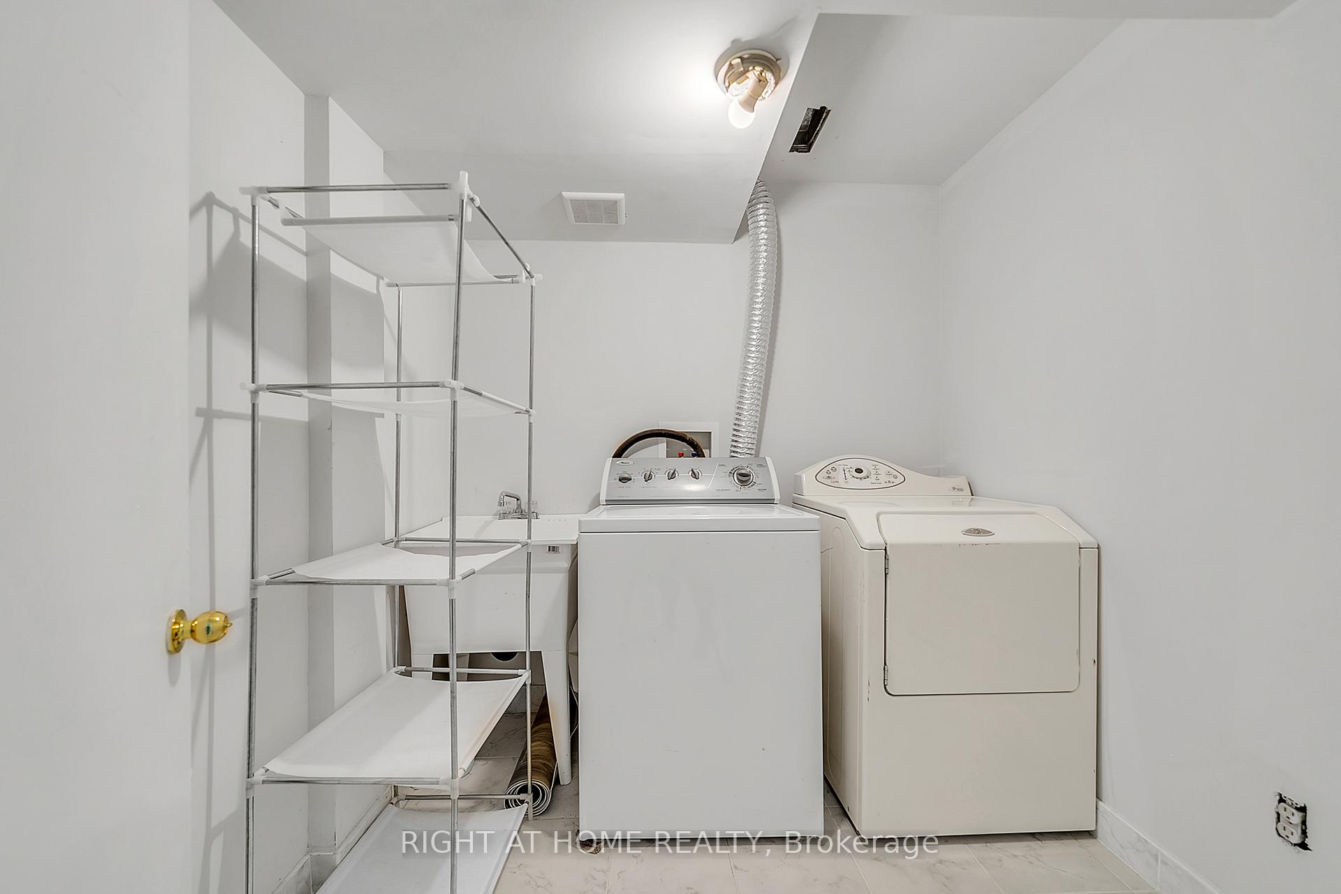 Photo 44 of 302 Mullen Drive, Vaughan, Brownridge — HOMEH