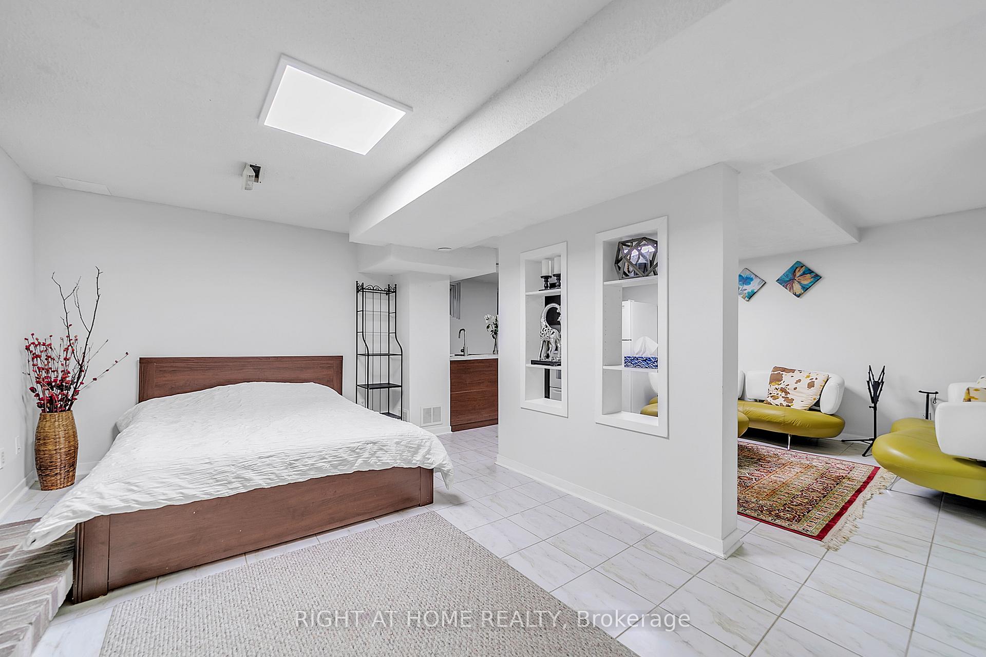 Photo 46 of 302 Mullen Drive, Vaughan, Brownridge — HOMEH
