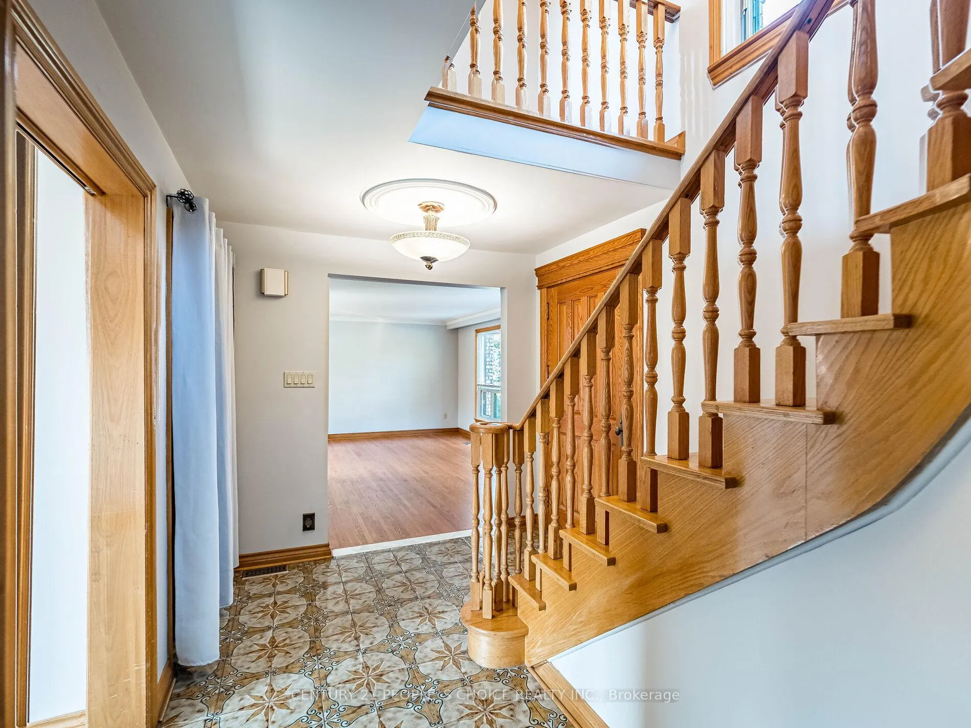 Photo 9 of Unit Upper, 110 Houston Road, Vaughan, West Woodbridge — HOMEH