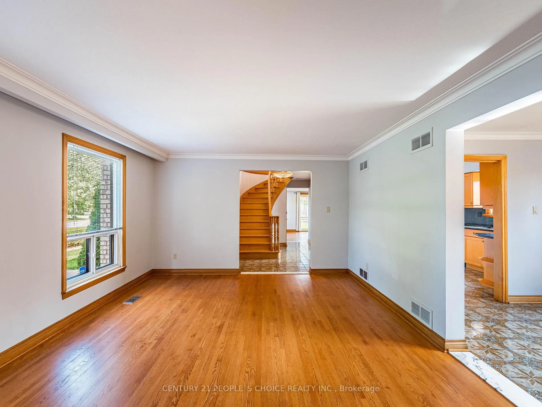 Photo 12 of Unit Upper, 110 Houston Road, Vaughan, West Woodbridge — HOMEH