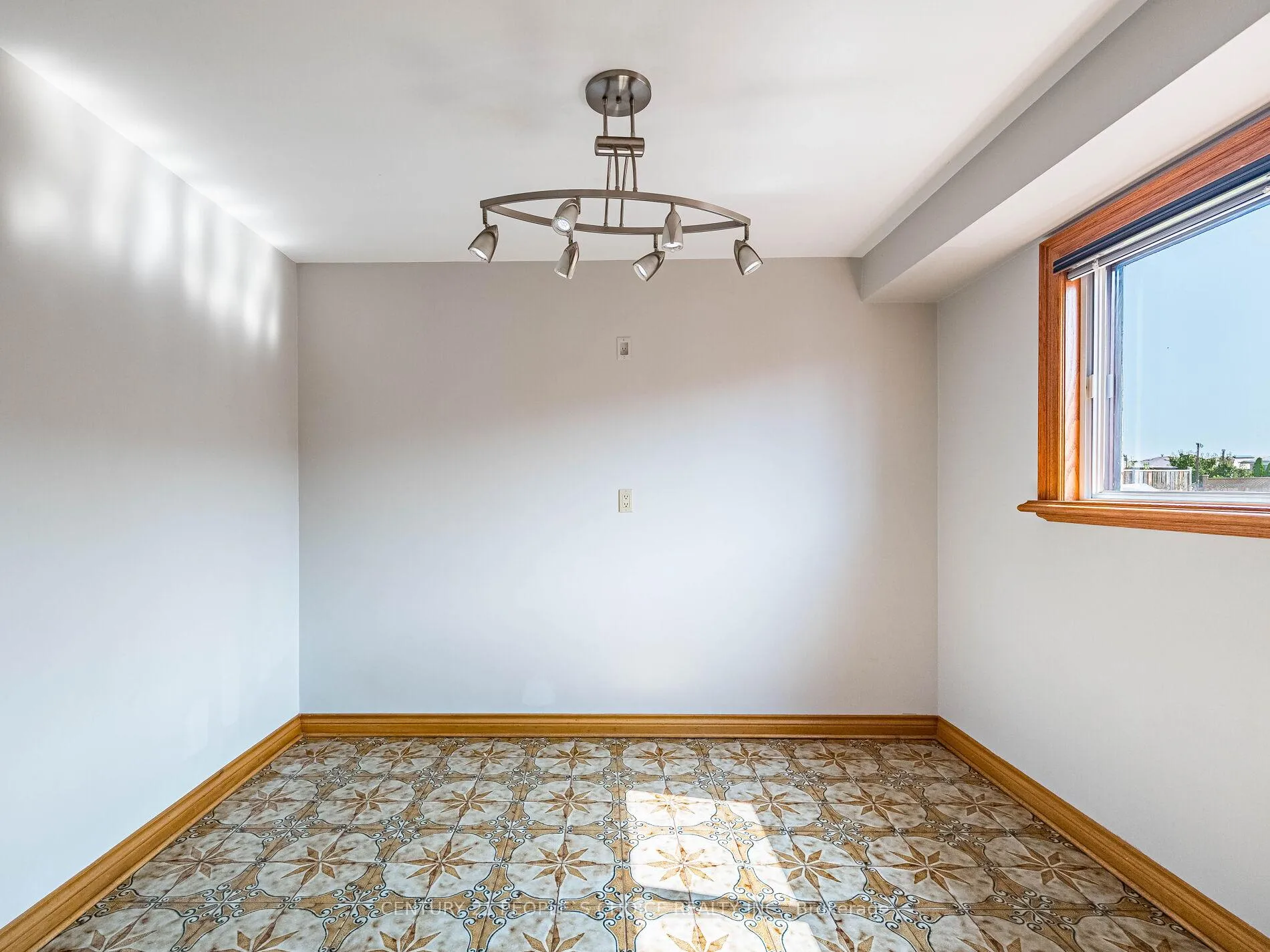 Photo 17 of Unit Upper, 110 Houston Road, Vaughan, West Woodbridge — HOMEH