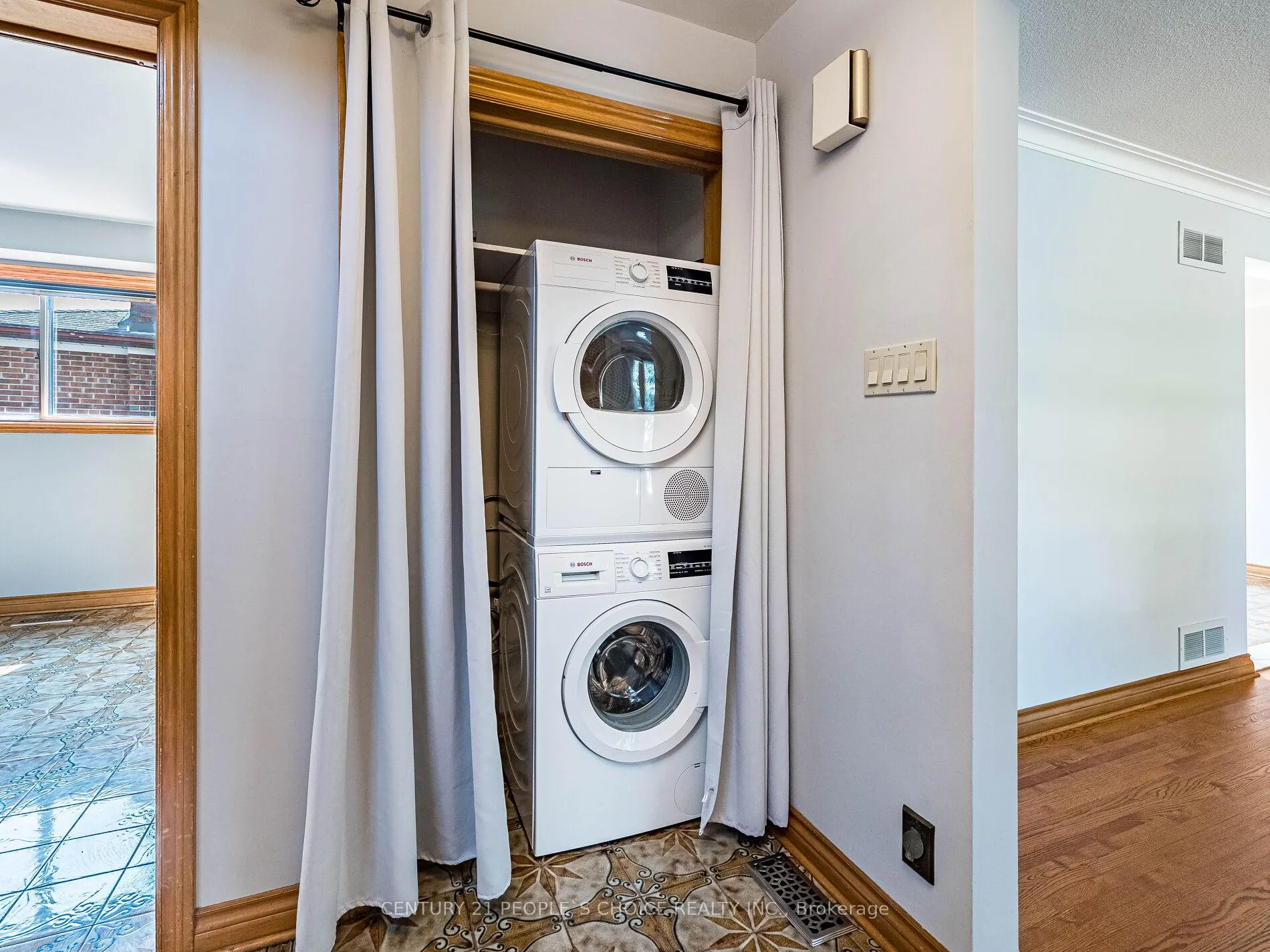 Photo 25 of Unit Upper, 110 Houston Road, Vaughan, West Woodbridge — HOMEH