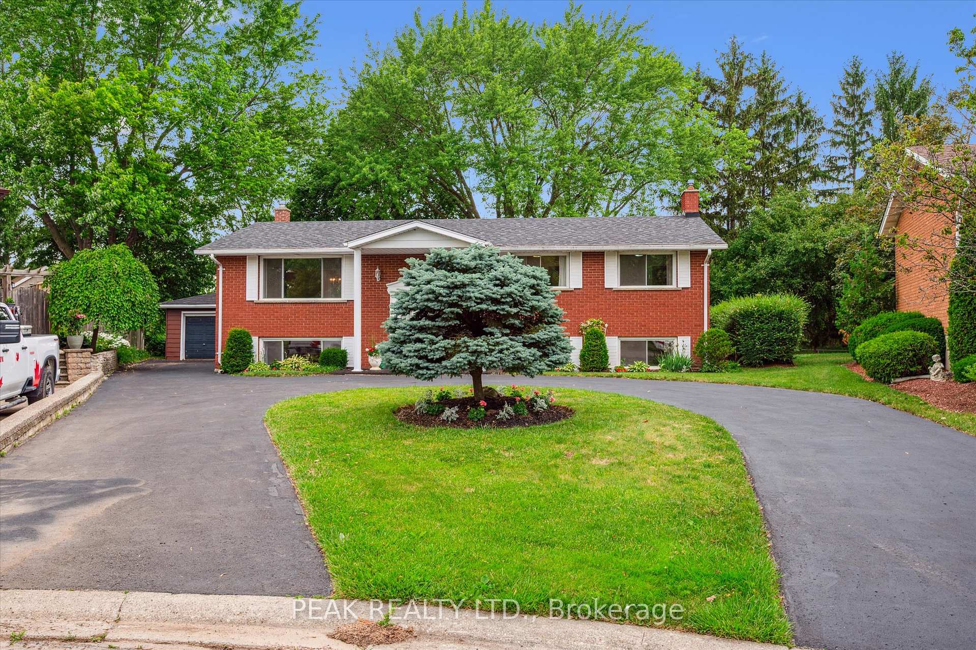 Photo 2 of 553 Glendene Crescent, Waterloo — HOMEH
