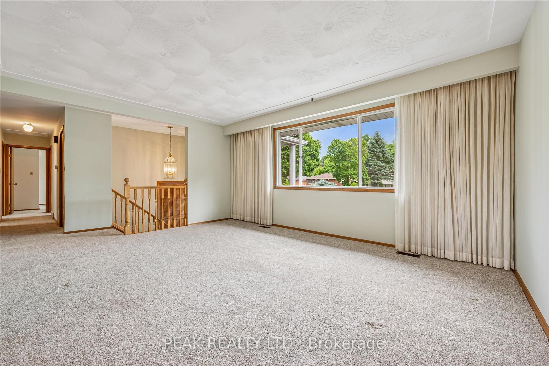 Photo 8 of 553 Glendene Crescent, Waterloo — HOMEH