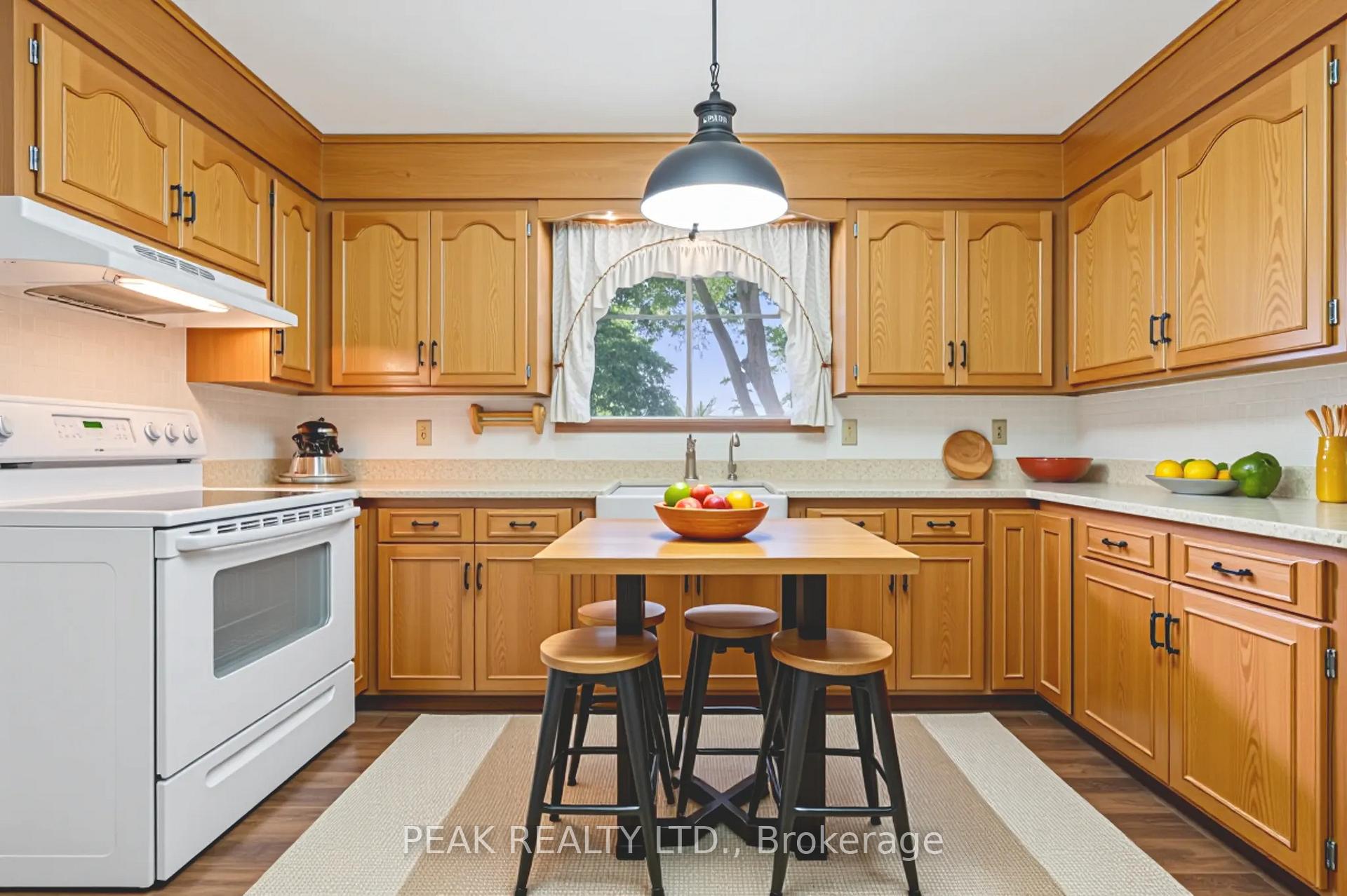 Photo 12 of 553 Glendene Crescent, Waterloo — HOMEH