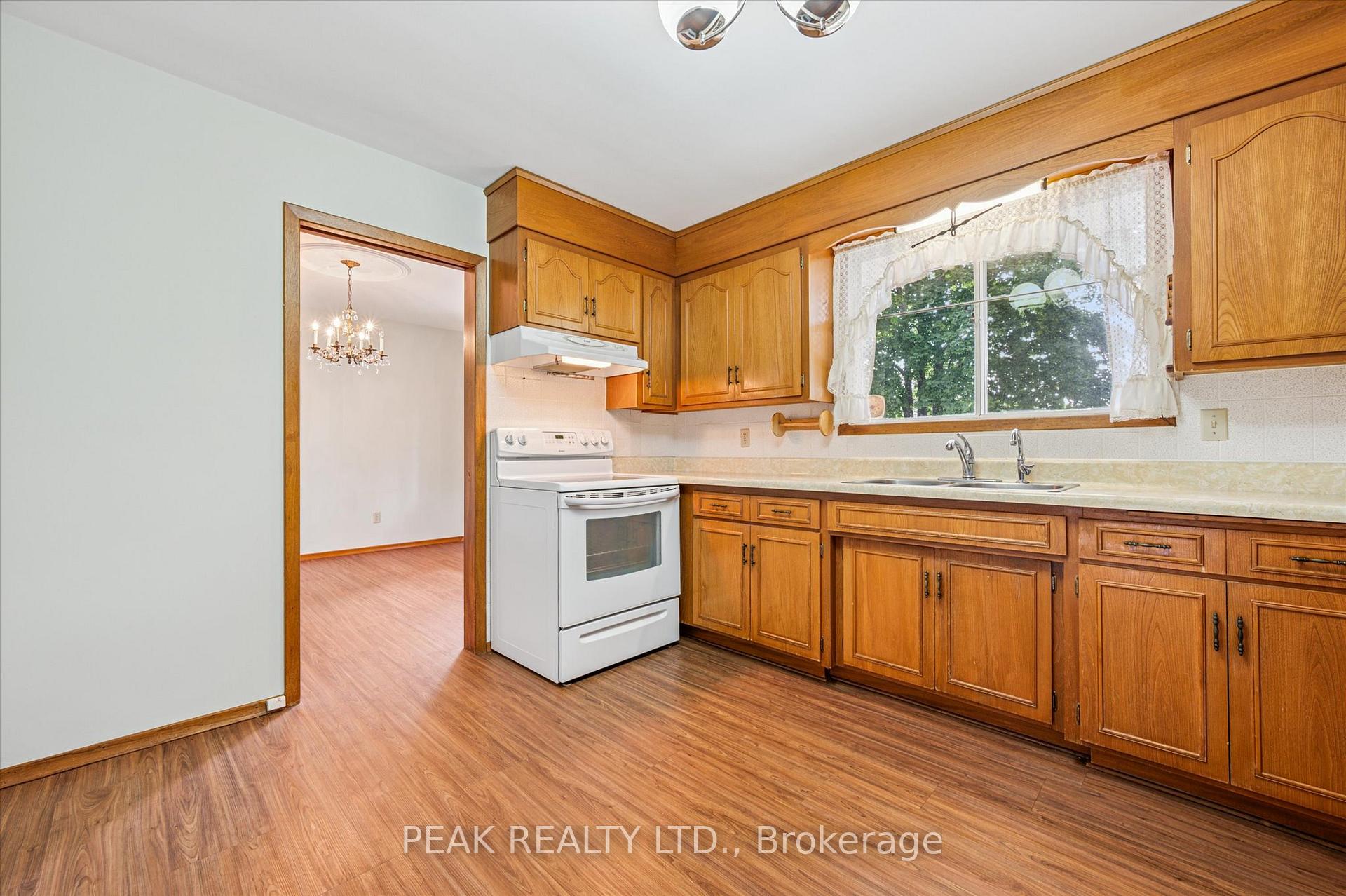 Photo 14 of 553 Glendene Crescent, Waterloo — HOMEH