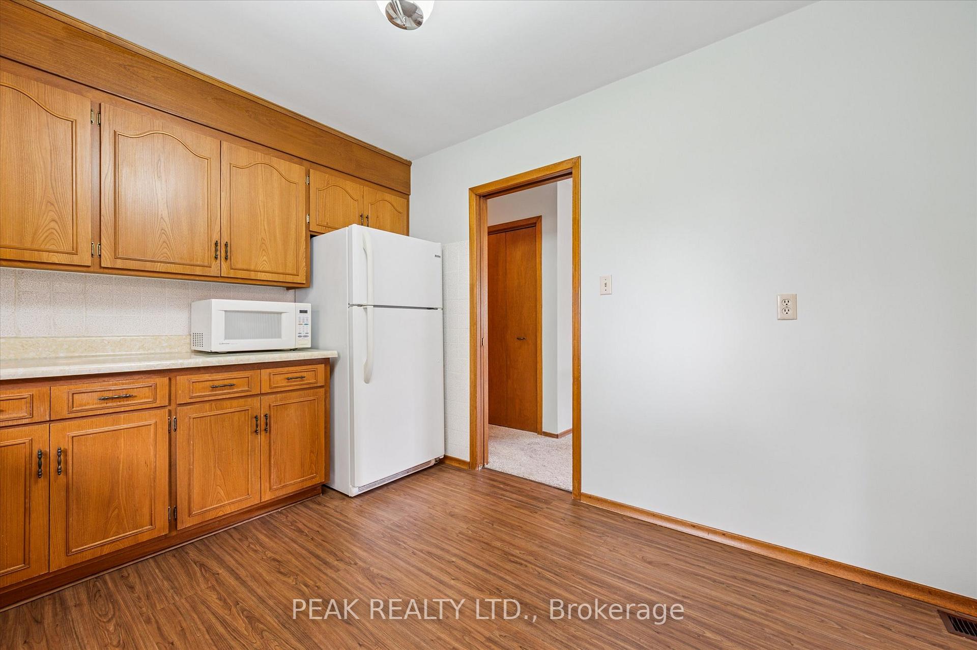Photo 15 of 553 Glendene Crescent, Waterloo — HOMEH