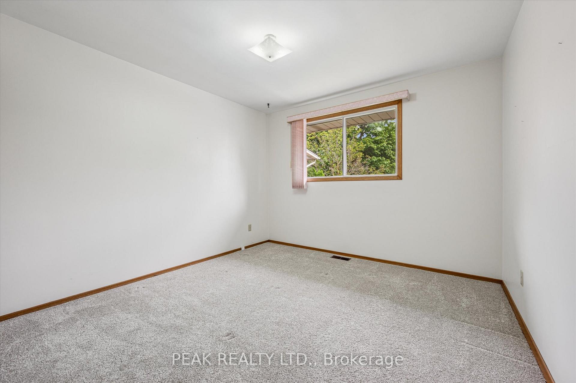 Photo 19 of 553 Glendene Crescent, Waterloo — HOMEH