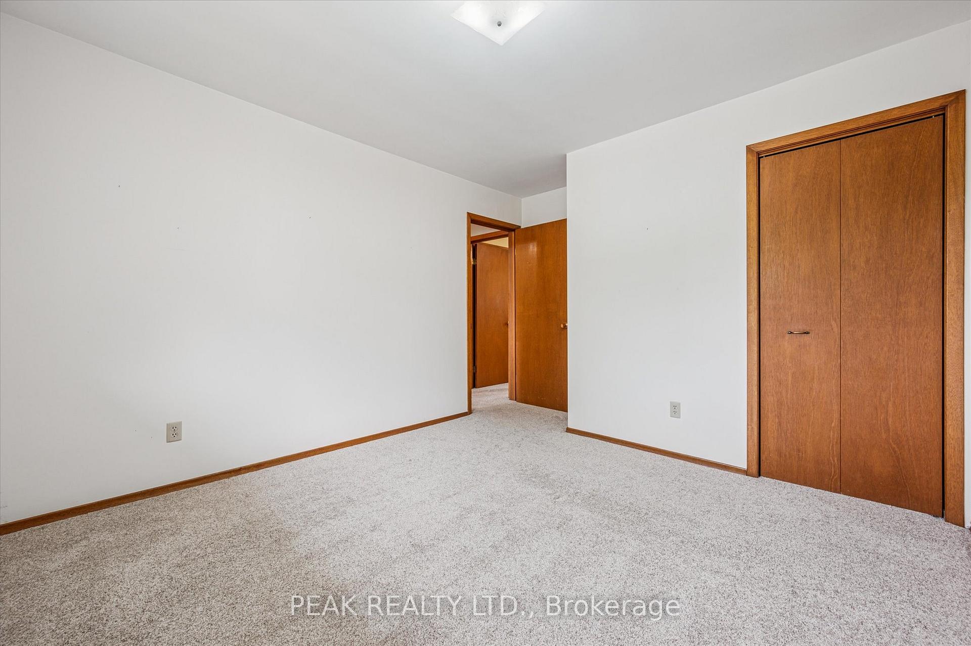 Photo 20 of 553 Glendene Crescent, Waterloo — HOMEH