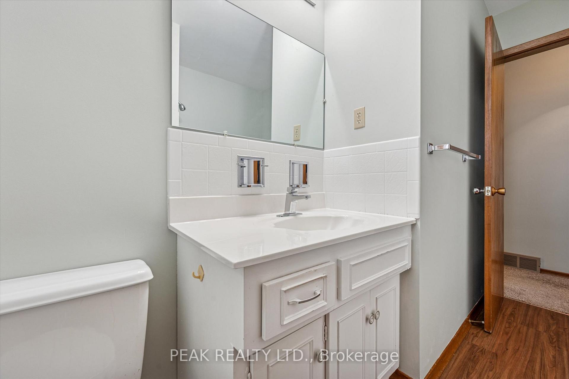 Photo 24 of 553 Glendene Crescent, Waterloo — HOMEH