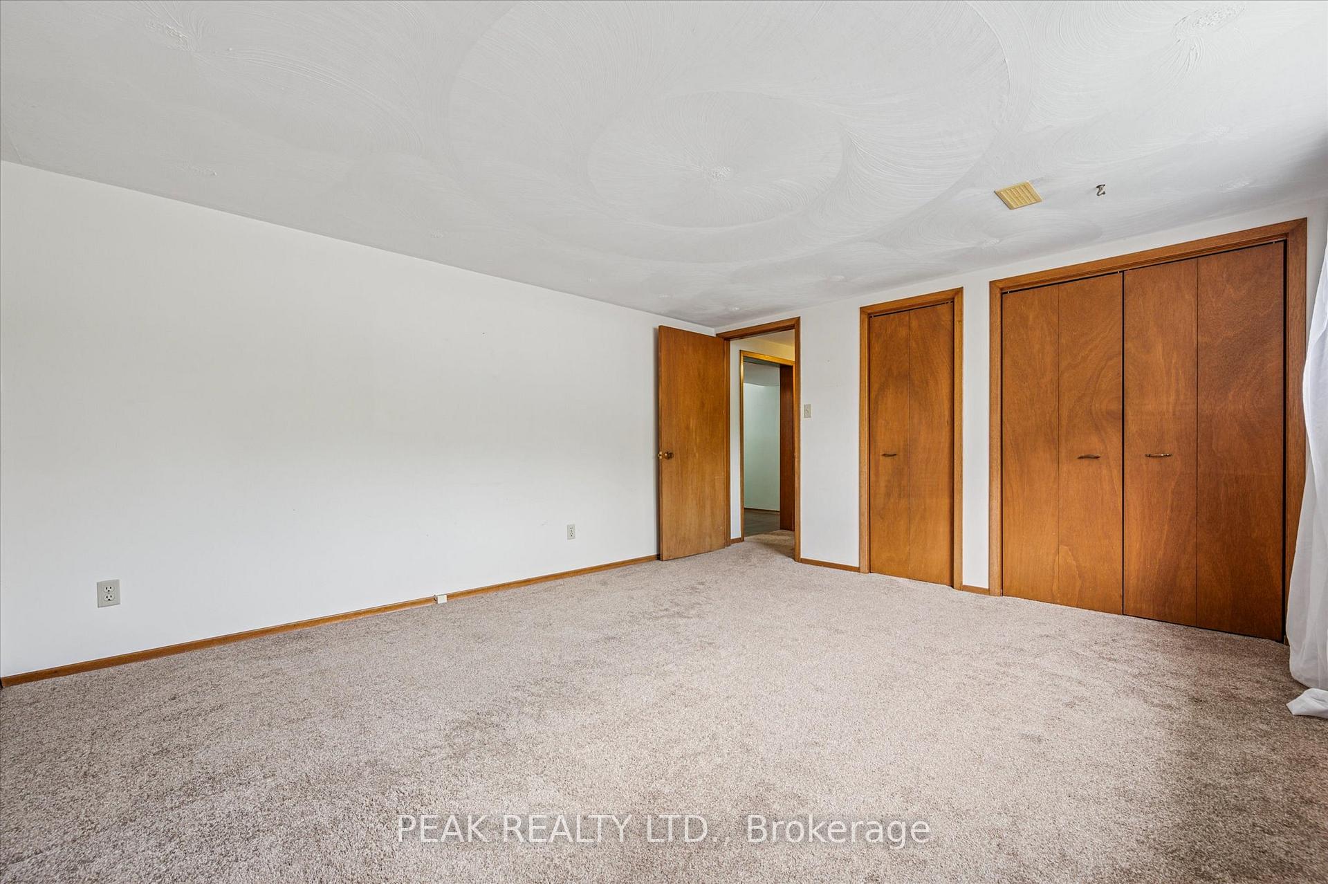 Photo 31 of 553 Glendene Crescent, Waterloo — HOMEH
