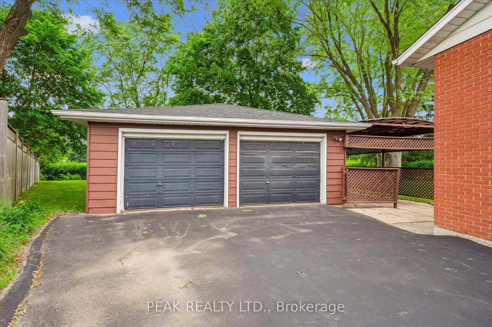 Photo 40 of 553 Glendene Crescent, Waterloo — HOMEH