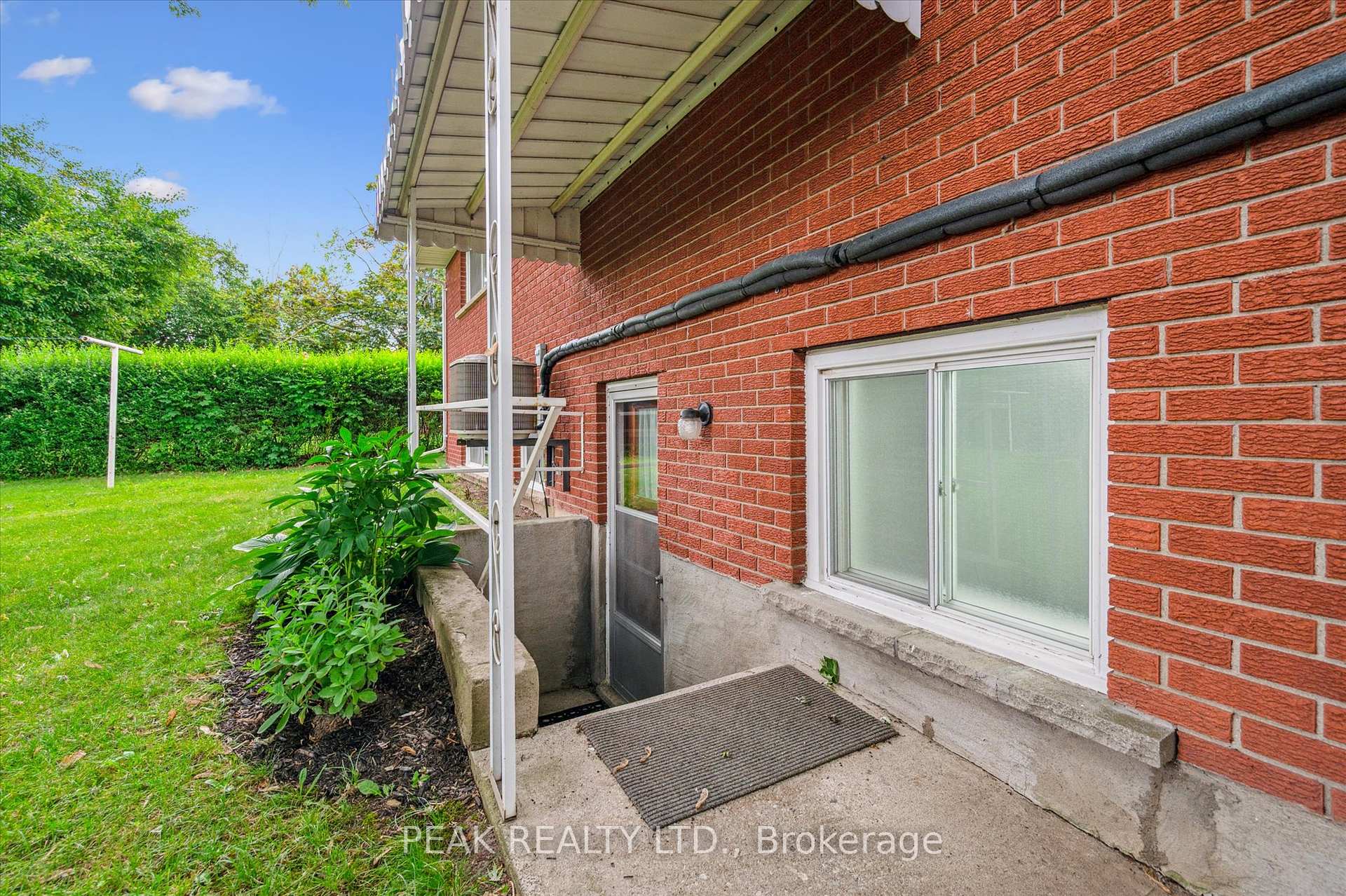 Photo 41 of 553 Glendene Crescent, Waterloo — HOMEH