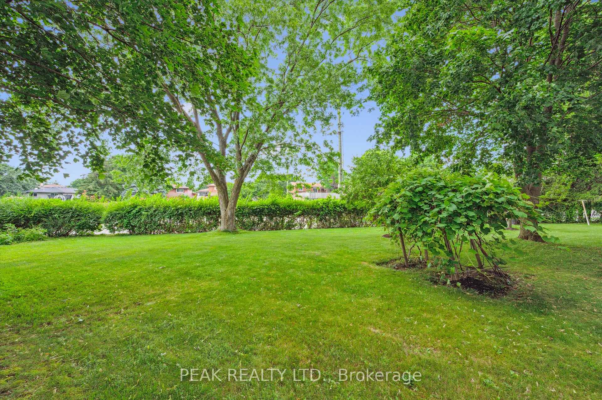 Photo 43 of 553 Glendene Crescent, Waterloo — HOMEH