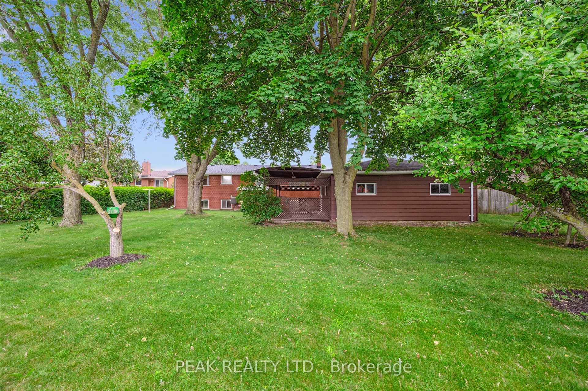 Photo 46 of 553 Glendene Crescent, Waterloo — HOMEH