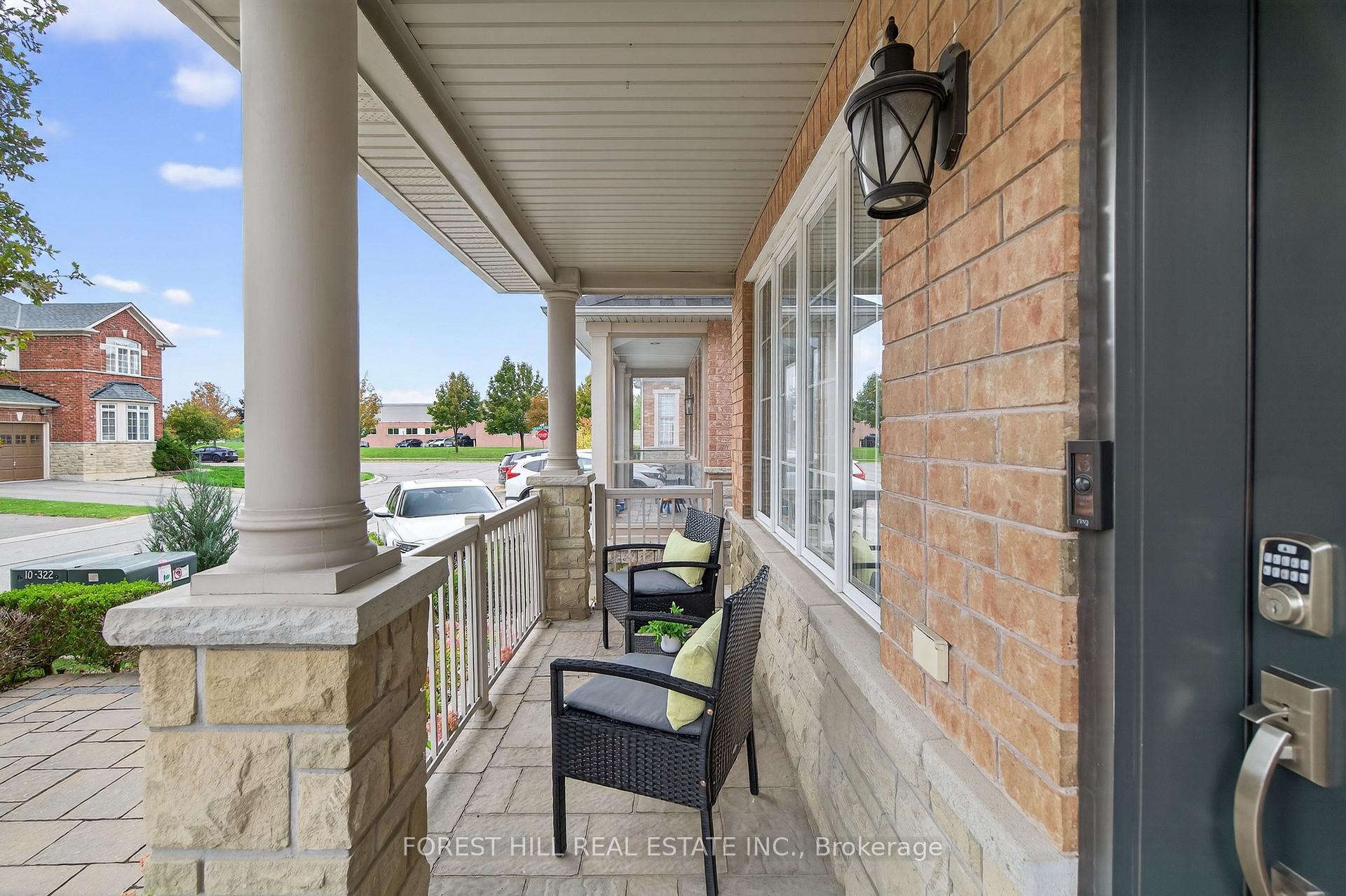 Photo 3 of 10 Mendel Crescent, Vaughan, Patterson — HOMEH