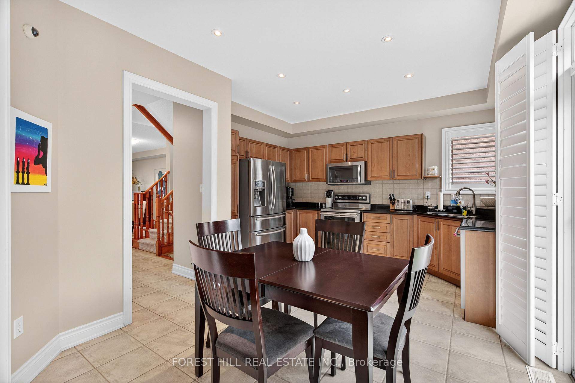 Photo 13 of 10 Mendel Crescent, Vaughan, Patterson — HOMEH