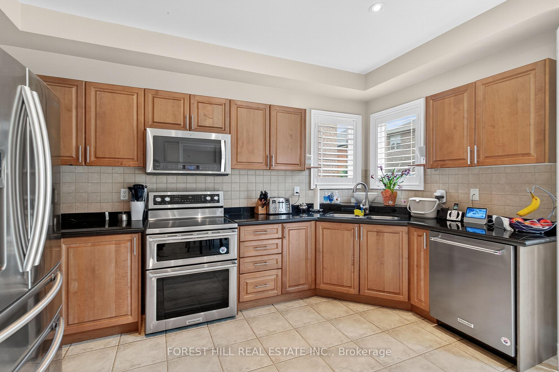 Photo 14 of 10 Mendel Crescent, Vaughan, Patterson — HOMEH