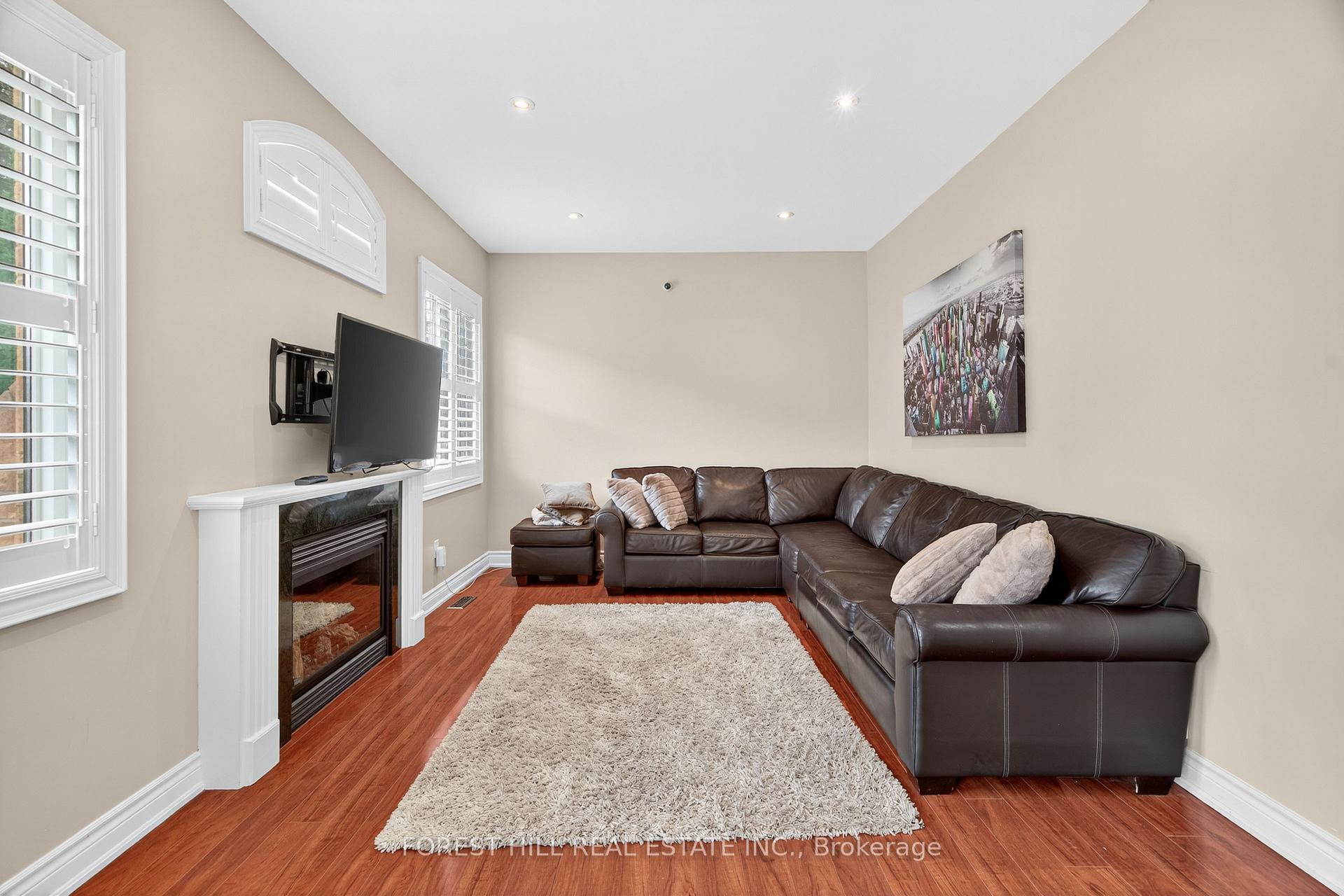 Photo 16 of 10 Mendel Crescent, Vaughan, Patterson — HOMEH