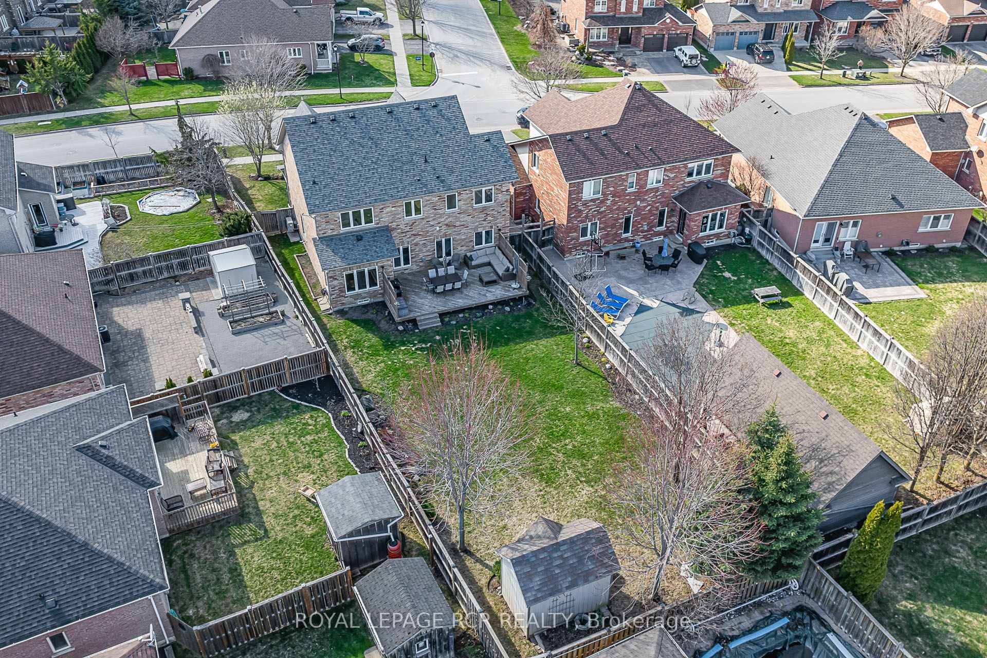 Photo 3 of 9 Coral Creek Crescent, Uxbridge — HOMEH