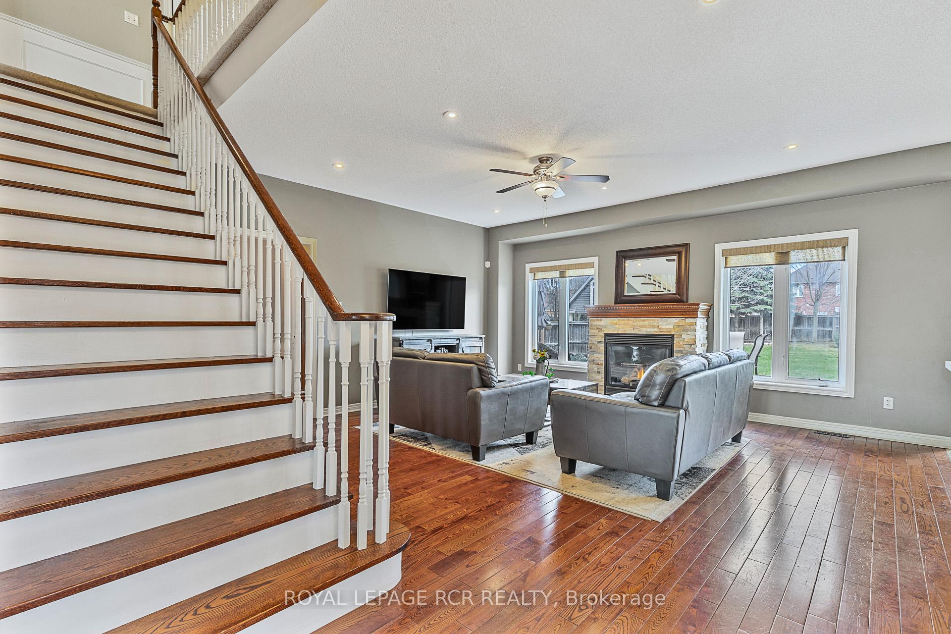 Photo 11 of 9 Coral Creek Crescent, Uxbridge — HOMEH
