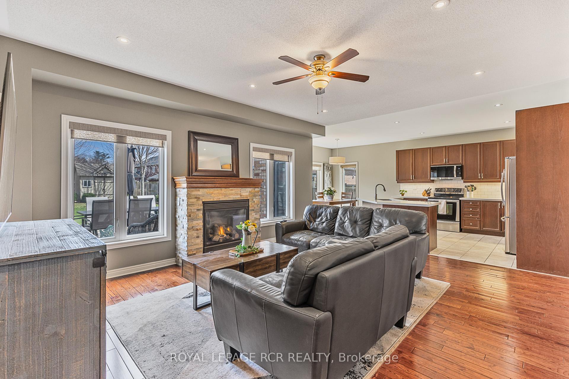 Photo 13 of 9 Coral Creek Crescent, Uxbridge — HOMEH