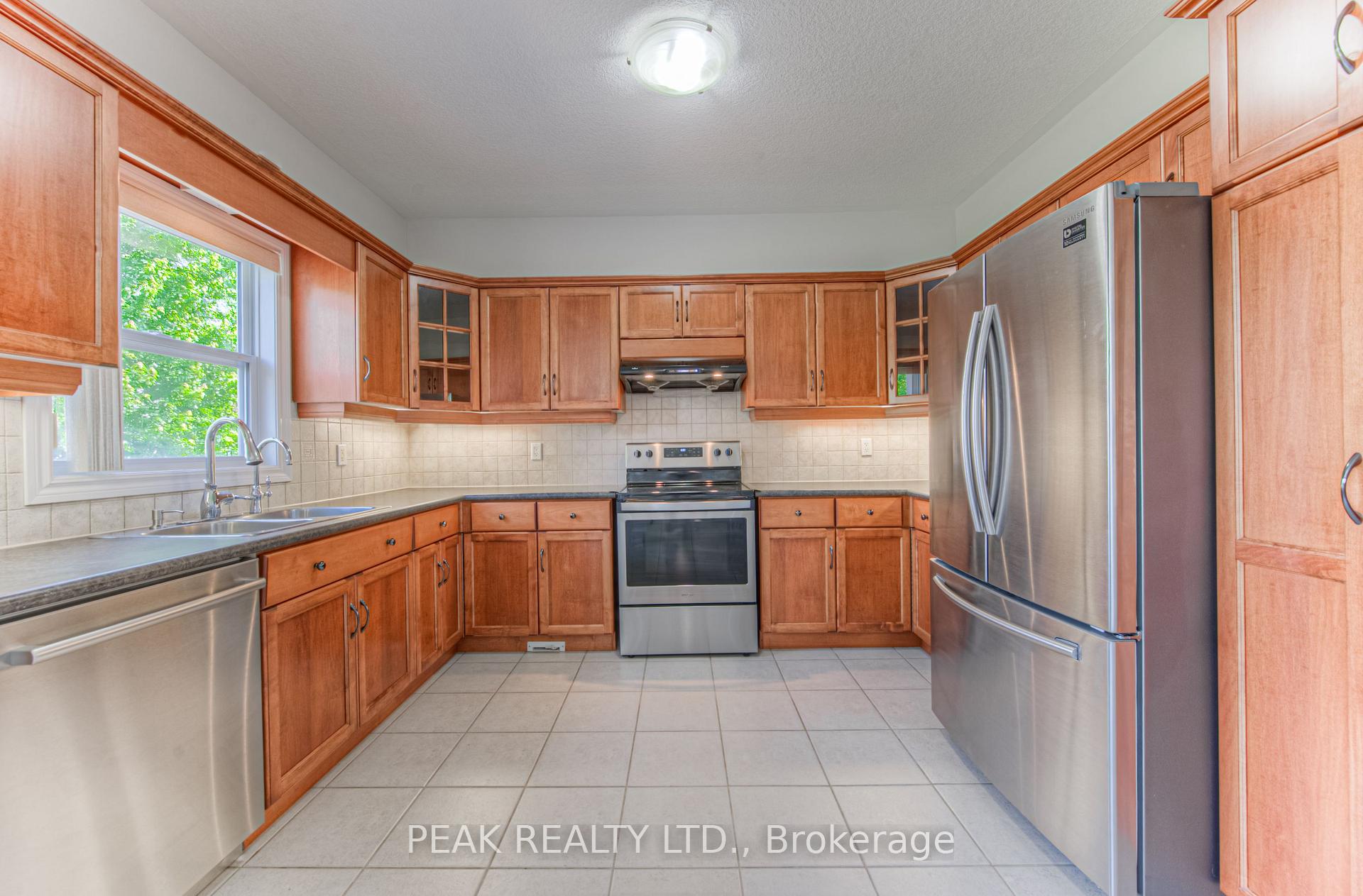 Photo 24 of 552 Altheim Crescent, Waterloo — HOMEH