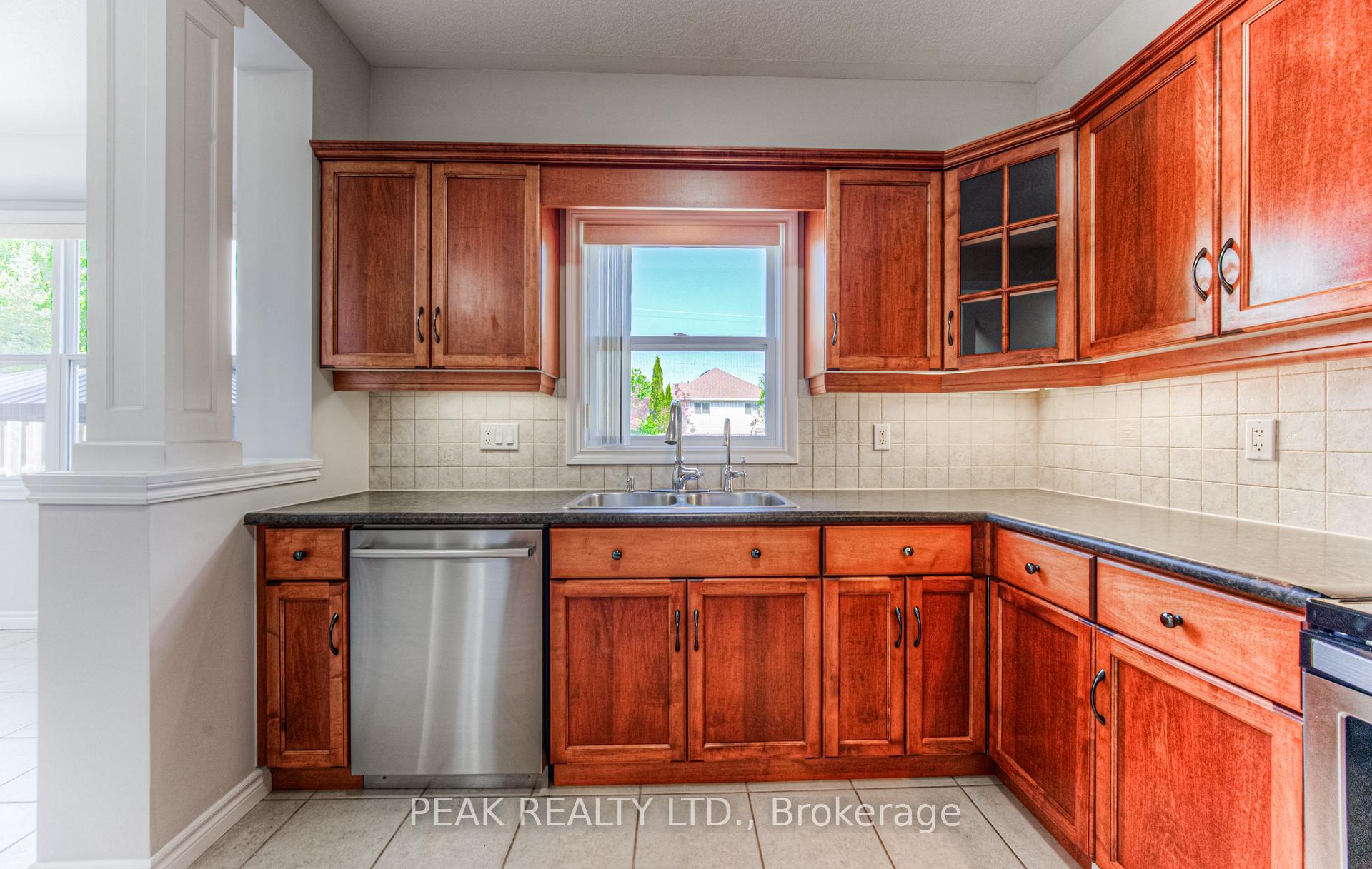 Photo 26 of 552 Altheim Crescent, Waterloo — HOMEH