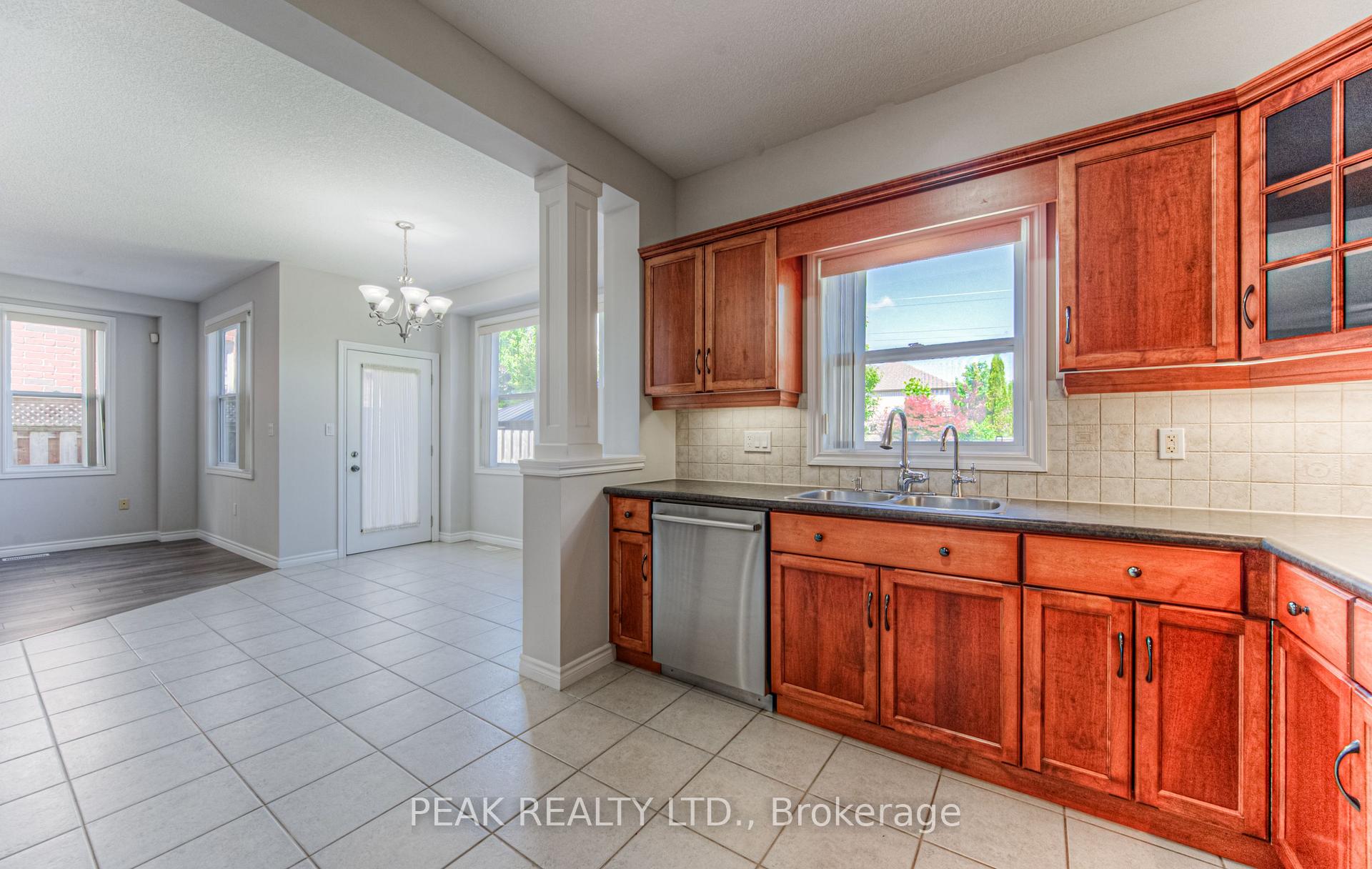 Photo 27 of 552 Altheim Crescent, Waterloo — HOMEH