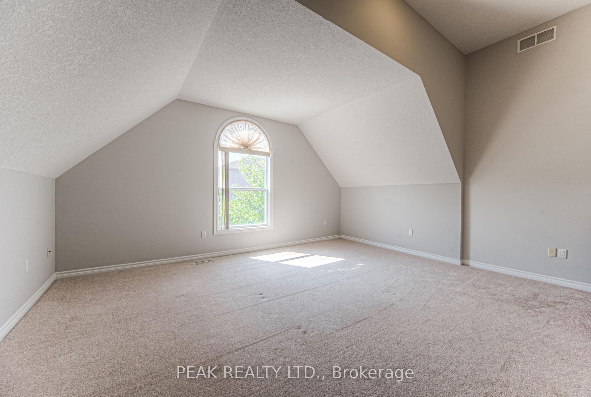 Photo 35 of 552 Altheim Crescent, Waterloo — HOMEH