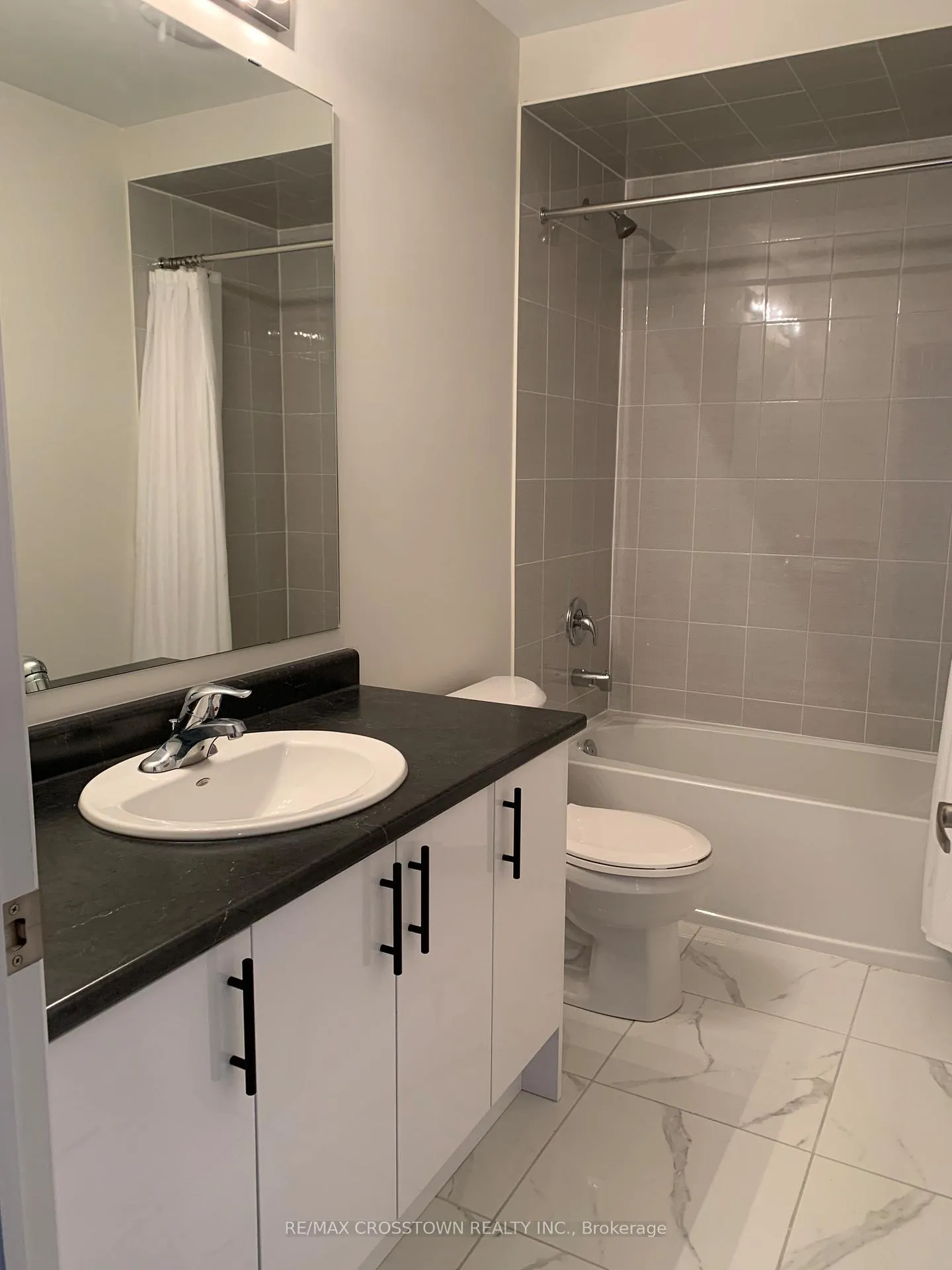 Photo 18 of 20 Rochester Drive, Barrie, Rural Barrie Southeast — HOMEH