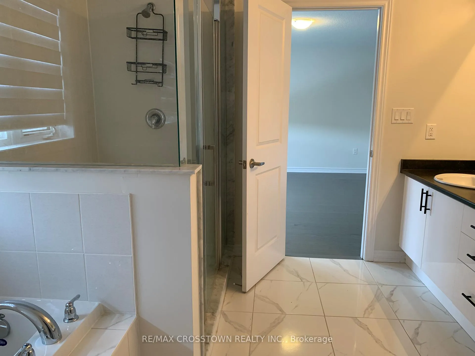 Photo 21 of 20 Rochester Drive, Barrie, Rural Barrie Southeast — HOMEH