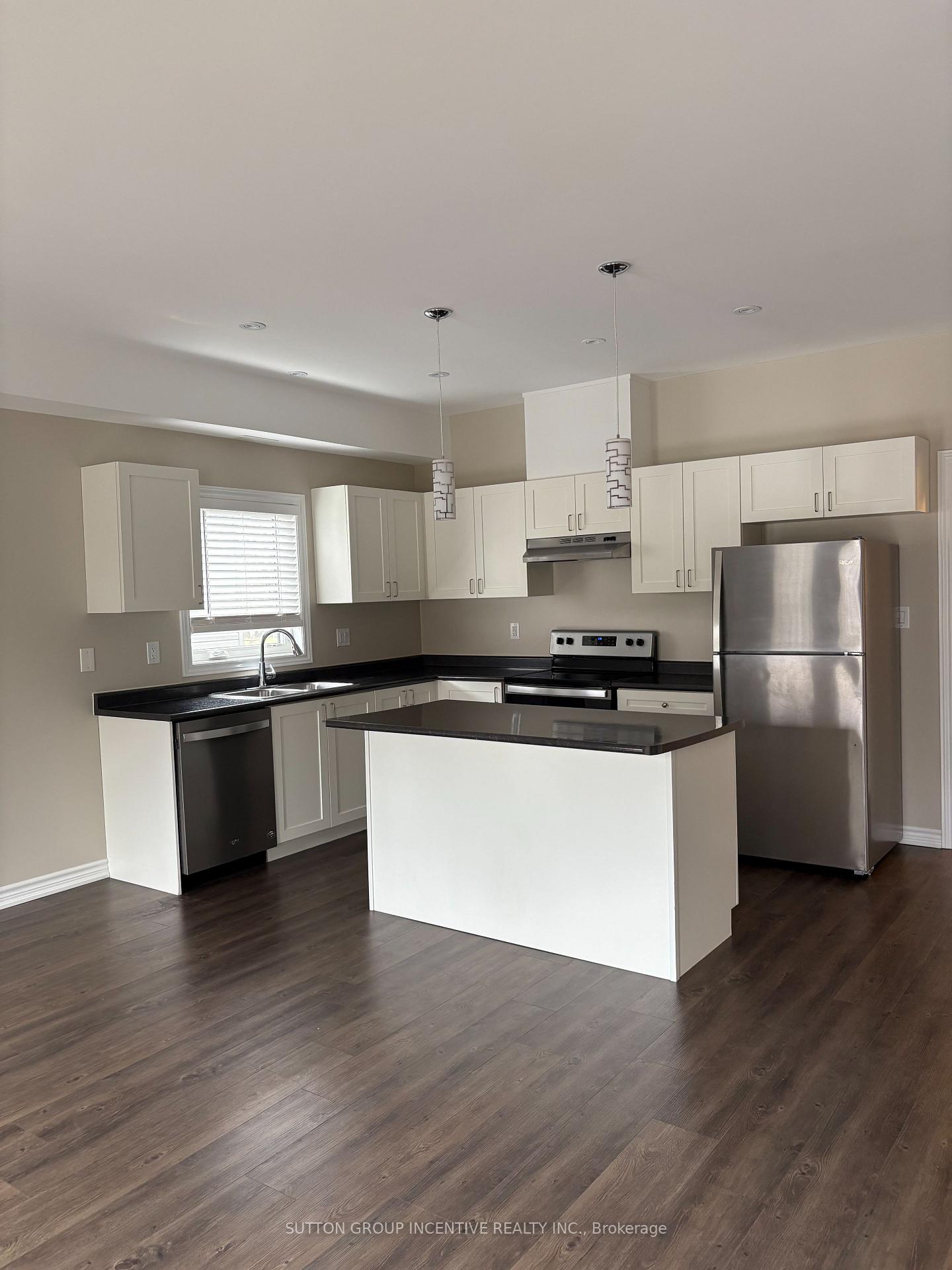 Photo 3 of Unit A, 120 40th Street, Wasaga Beach — HOMEH
