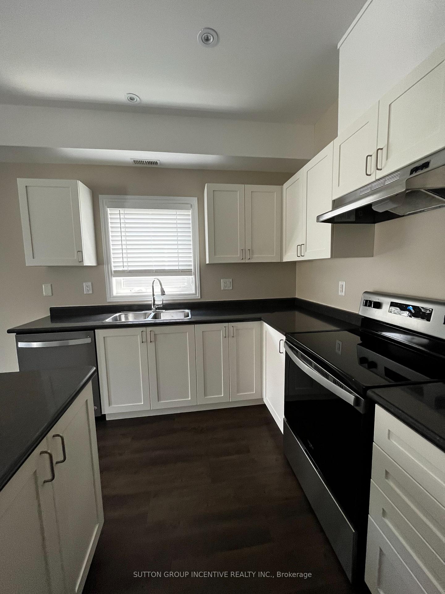 Photo 4 of Unit A, 120 40th Street, Wasaga Beach — HOMEH
