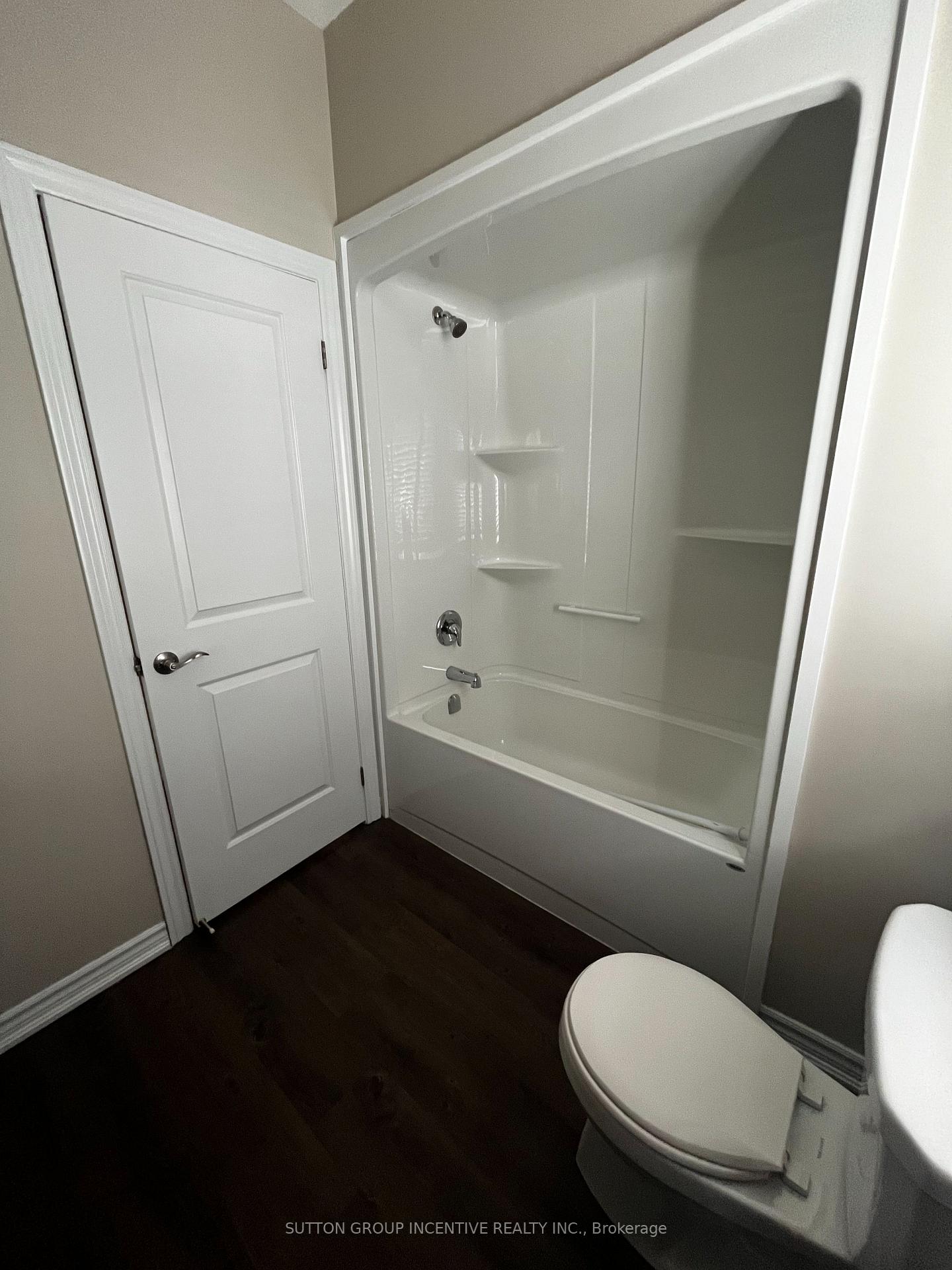 Photo 14 of Unit A, 120 40th Street, Wasaga Beach — HOMEH