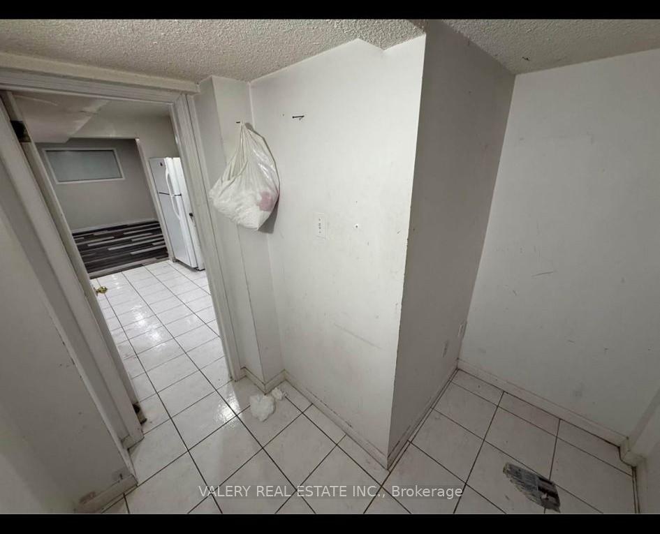 Photo 3 of 25 Cormel Street, Vaughan, Maple — HOMEH