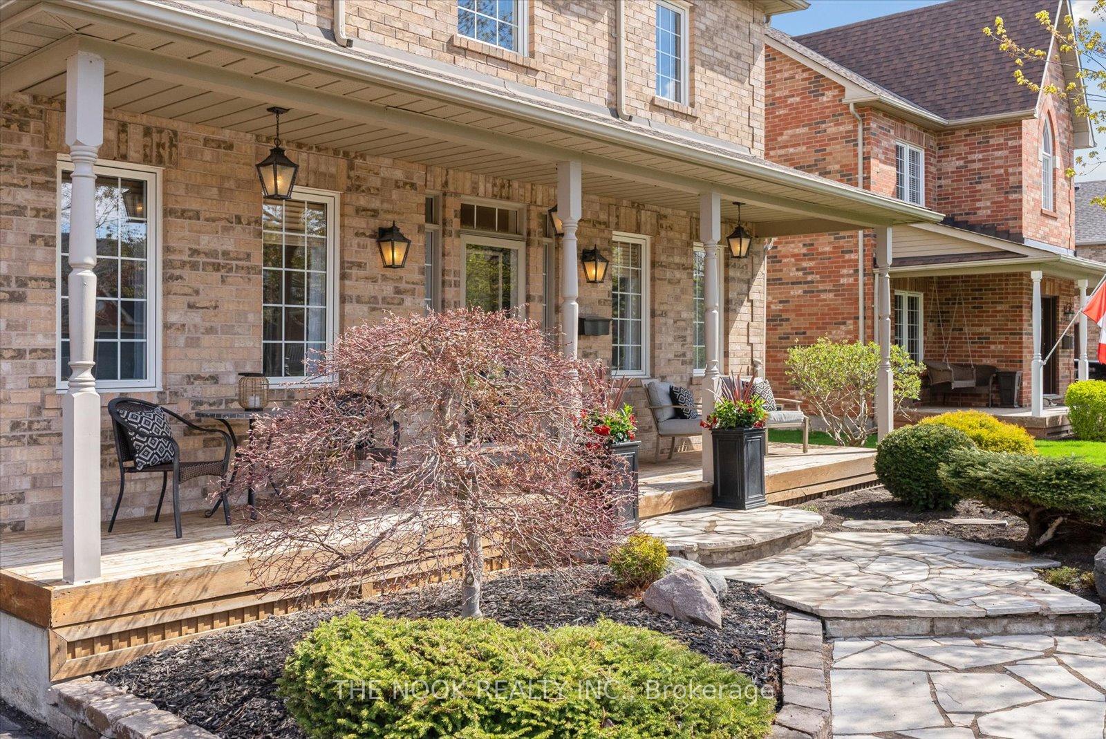 Photo 2 of 5 Isaac Court, Uxbridge — HOMEH