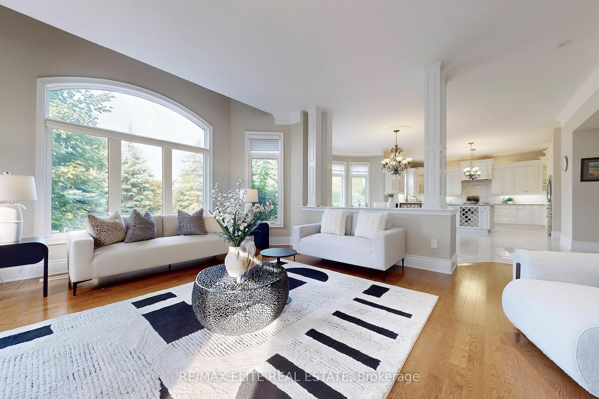 Photo 2 of 59 Carisbrooke Circle, Aurora, Bayview Southeast — HOMEH