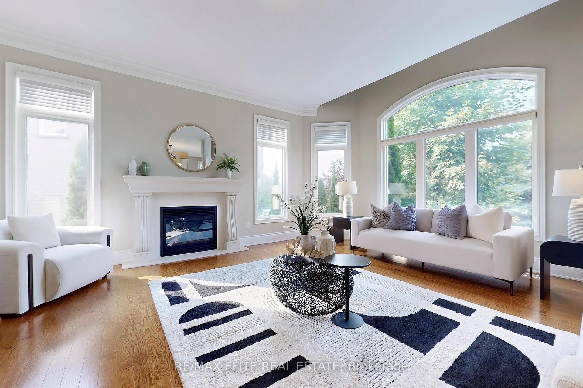 Photo 5 of 59 Carisbrooke Circle, Aurora, Bayview Southeast — HOMEH