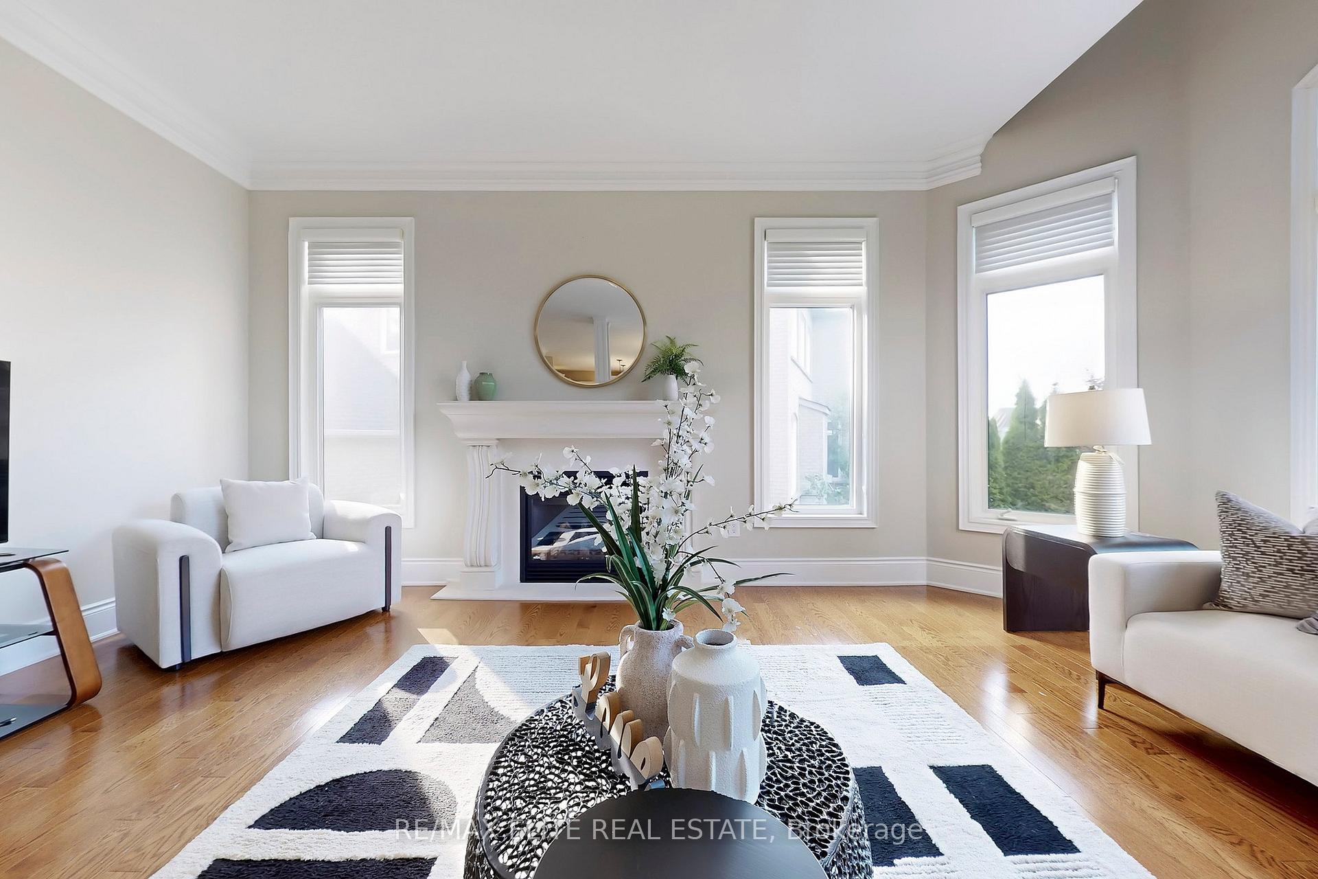 Photo 3 of 59 Carisbrooke Circle, Aurora, Bayview Southeast — HOMEH