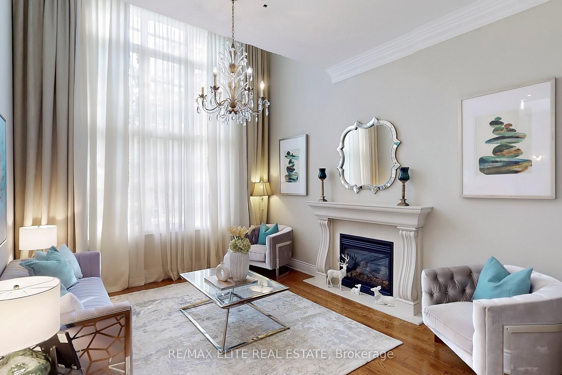 Photo 4 of 59 Carisbrooke Circle, Aurora, Bayview Southeast — HOMEH